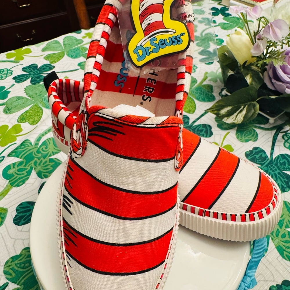 NEW Skechers Dr. Seuss Sneakers Womens 6.5 Stripe Cat in the Hat Youth 5 - Picture 2 of 5